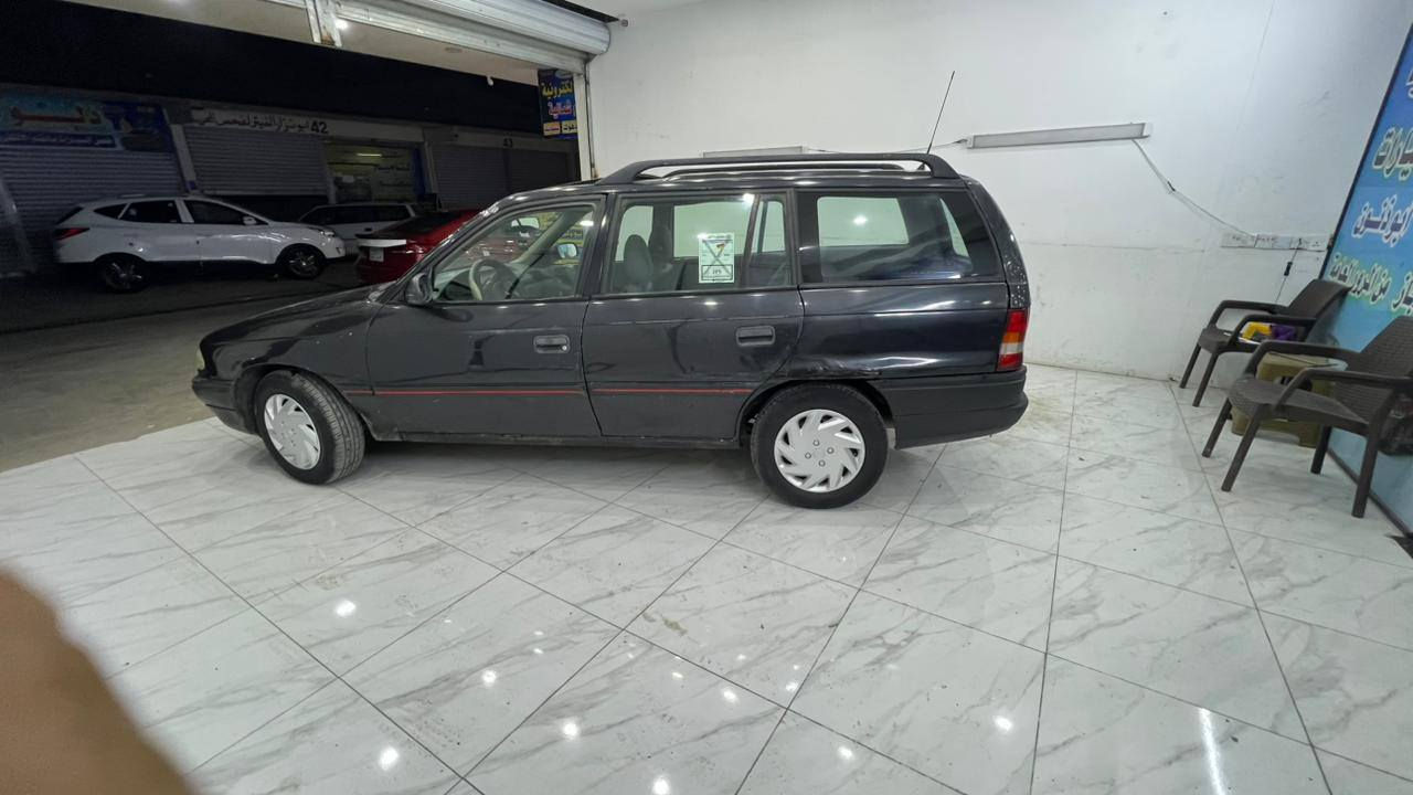 اوبل استره استيشن للبيع موديل (1992)
رقم نينوه المانيه سنويه عضم لغايت (2028) (كابون بيها) 
محرك (18) كير اوتوماتيك محرك كير شرط بور ستيرن فتحت سقف سلايت  طخم تايه نضيف صبغ دواير ودوسات شرط بدون اي ضرر السياره جاهزه وما عايزها اي شي 
السعر (52) $ وبيها مجال بسيط للطيبين للستفسار علا الرقم (***********)(***********)
