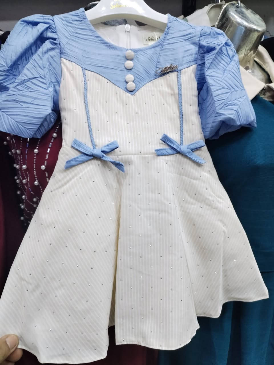 وصل فساتين بناتي وطقم بناتي ولادي سعرقطعه 15000 الف أزياء الجوهرة الرمادي حي التأميم ٨شباط قرب مول الخزرجي


**إذا كنت صاحب هذا الإعلان وتريد حذفه لأي سبب، رجاءا أرسل رسالة إلى الدعم الفني**