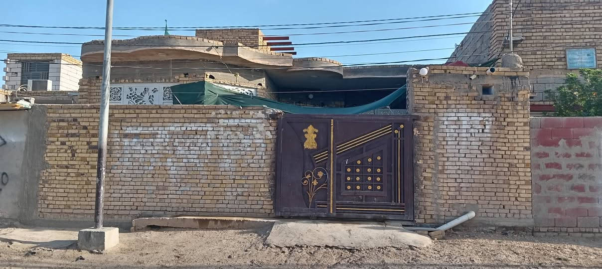 بيت مساحه ٢٠٠ بل حاوي لعباس  منطقت رشيد لسراي عل كرمه غرف ٢ وصاله مطبخ وحمام داخلي ديوانيه وصحيات خارجيه مع سبالت ٣ شغالات. منور ٢ صب اساس وسقف كونكريت كله سيراميك حته لحوش لسعر اتصل على رقم
***********
