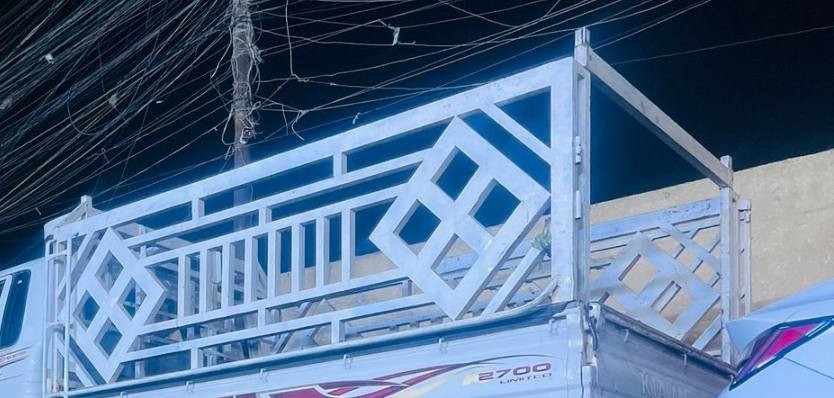 السلام عليكم محجر كية حمل كامل عدا الباب الورا رقم الهاتف ***********
