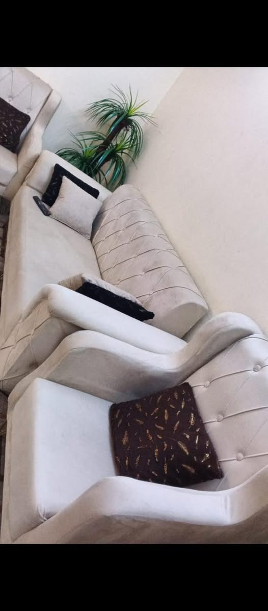 سلام وعليكم تخمِ عشر مقاعد اخوً الجديد 350 الف قفل. 
مابي اي ضرر 
مكان حي الاعلام 
***********
