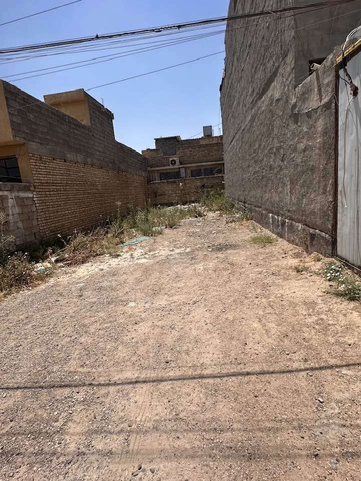 سلام عليكم قطع ارض للبيع مساحه 150 متر واجها 7ونص نزال 20 
العنوان الحسن العسكري ب زراعي مقابيل مدرسه التاجي الابتدائيه على الشارع لتواصل على الرقم ***********
