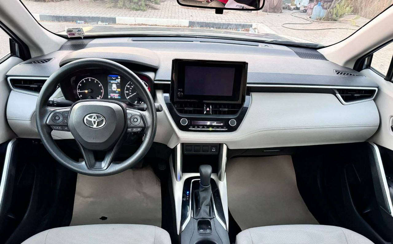 كورولا كروس 2023 للبيع 
(وارد أمريكا - ياباني- ماشية قليلة  - سعر مميز!)
📍المكان: البصرة  
🔹 موديل: 2023
🔹 المسافة المقطوعة: 37 الف  كيلو  فقط!
🔹 المحرك: 2.0 لتر - 4 سلندر بنزين اقتصادي وقوي 💨
🔹 نظام الدفع: أمامي (FWD)
🔹 وارد: أمريكي
• لون السيارة: بحري ملكي 💙
• فئة المواصفات: L
• تشغيل سويج 🛡️
• رادار أمامي وخلفي للتحذير من الاصطدام
• شاحن منفذ TPSI📱🔋
• كاميرا خلفية عالية الدقة
• شاشة عرض وسطية مع نظام خرائط مدمج 
• نوع المقاعد: مخمل لونين
• 5 مقاعد مريحة
• نوافذ كهربائية AUTO
•فول تحكم ستيرن
•مثبت سرعة تفاعلي
•محافظة على المسار 
•تنبيه قبل التصادم 
•سايد بريك Auto 
• وسائد هوائية كاملة للأمان 🎈
🔴 ملاحظة مهمة:
• السيارة حادث بسيط: صبغ فقط  البنيد بلادي اصلي حتى الدعاميات بلادية نفسهن  
رقم بصرة دولي 
السعر 187 قابل للتفاوض حگ الجيه
للاستفسار 
*********** البصرة, العراق
