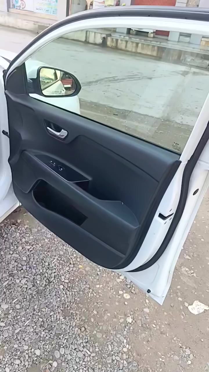 السلام عليكم
كيا ريو 2023 للبيع ضرر بوند فقط بدون دواخل ايرباك استيرن طاك وراجع سستم ماشيه34 الف مايل فقط السياره بدون اي نواقص على وضع الشركه السعر 135 ومجال مكانها الموصل الايسر 
رقم تلفون ***********
