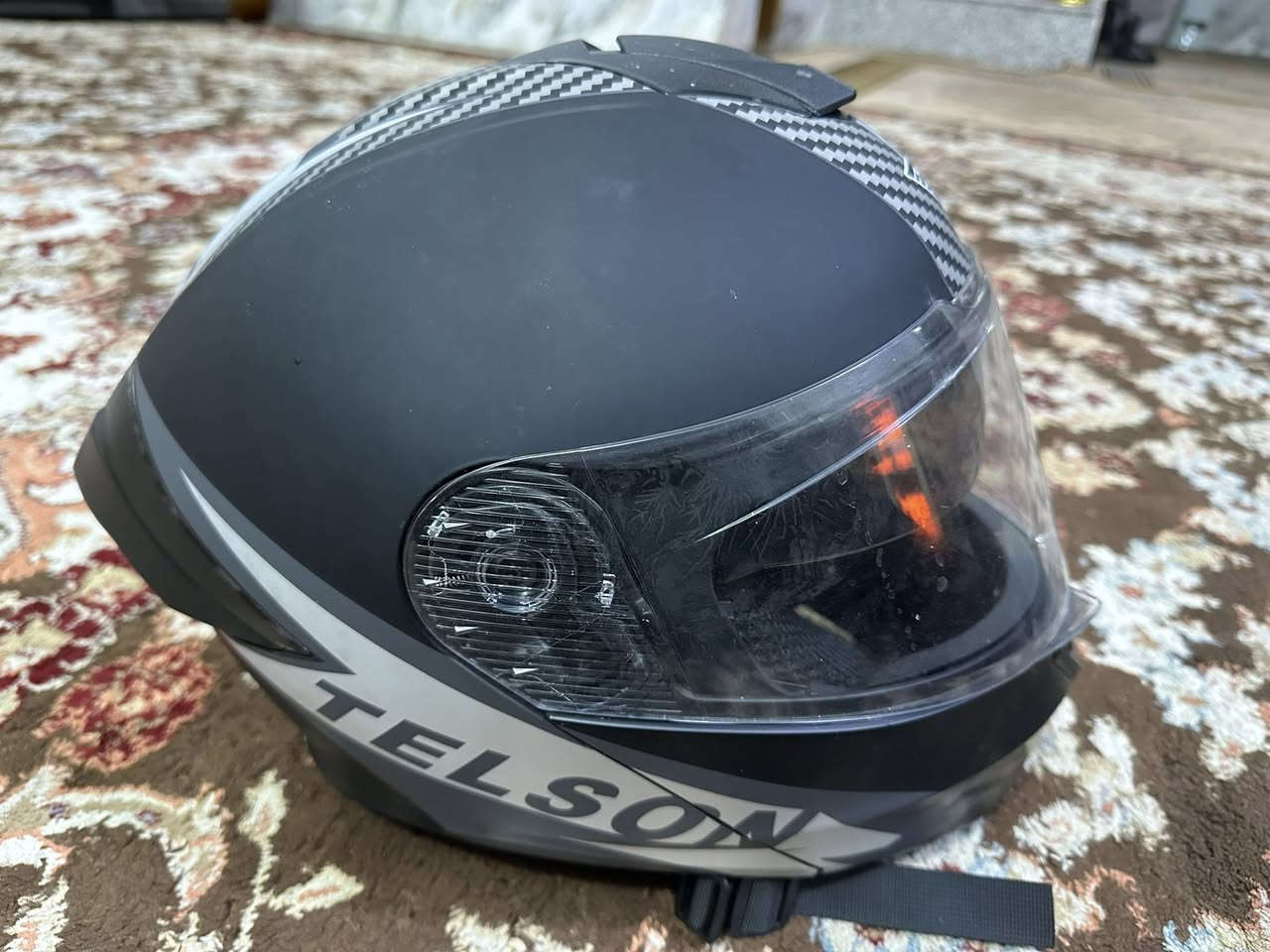 خوذه للبيع جديده السعر 30 وبيها مجال ***********
