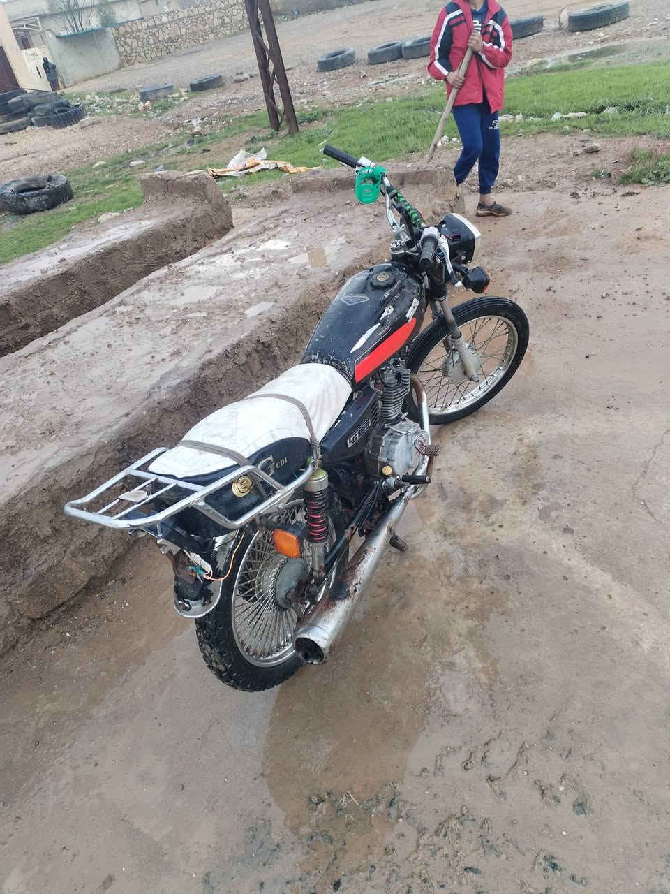 السلام عليكم ماطور تايكر للبيع موديل 19وايرمنيه كلها تشتغل تواير جدد سعر 200بي مجال  للستفسار تصال علا رقم ***********مكاني بل كسك
