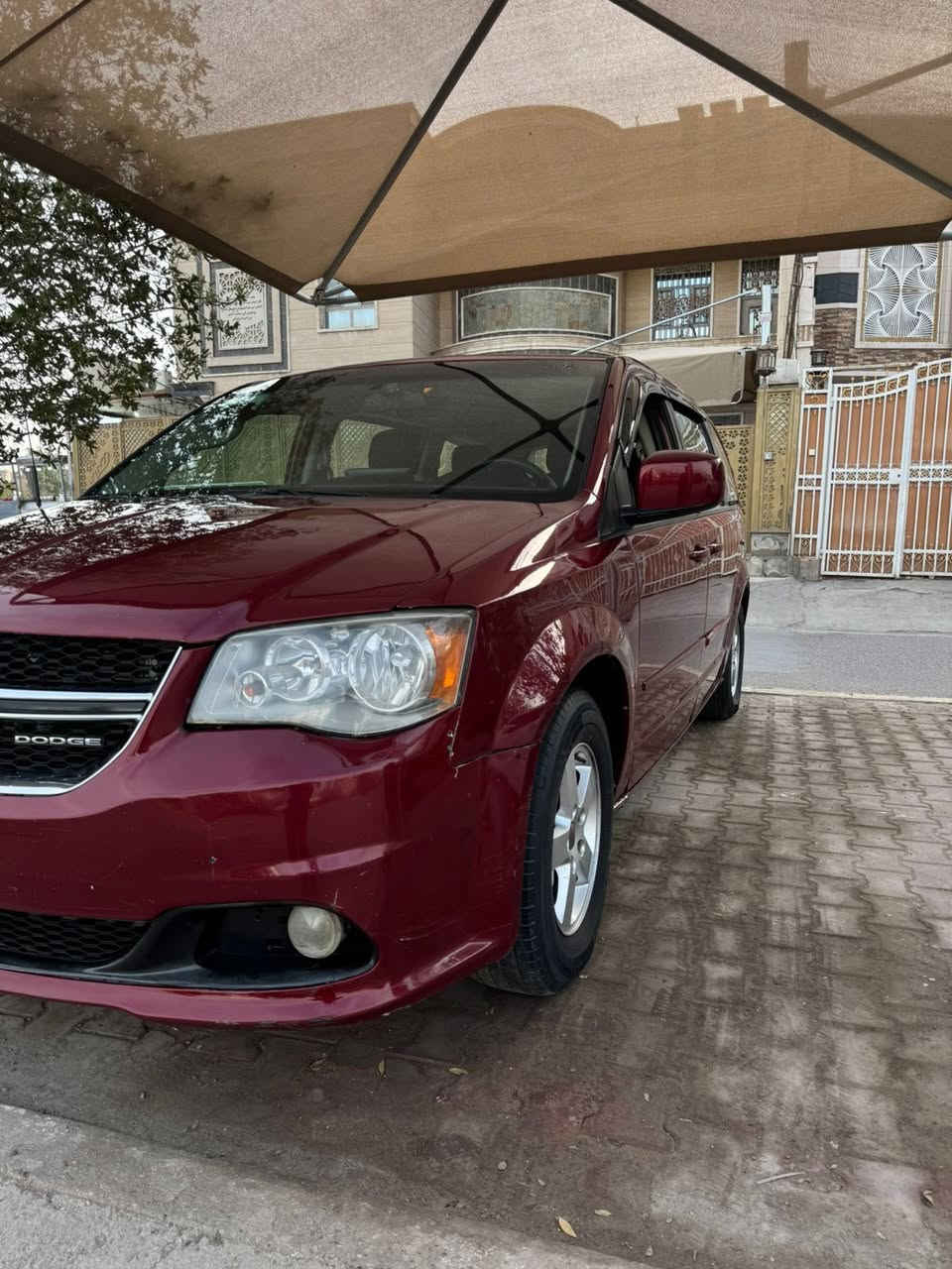 دوج كرفان للبيع موديل 2011  فول مواصفات ابواب كهربائيه 3 تبريد كشنات سياحي قلاب وارد امريكي حادثها جاملق وبنيد بدون بيها مكانات صبغ ابيع حزام بيها منظومه غاز شغاله سياره جاهزه وجديده رقم بغداد مشروع وطني تحويل مباشر الاستفسار على الرقم ***********  عنوان بغداد الرصافه
