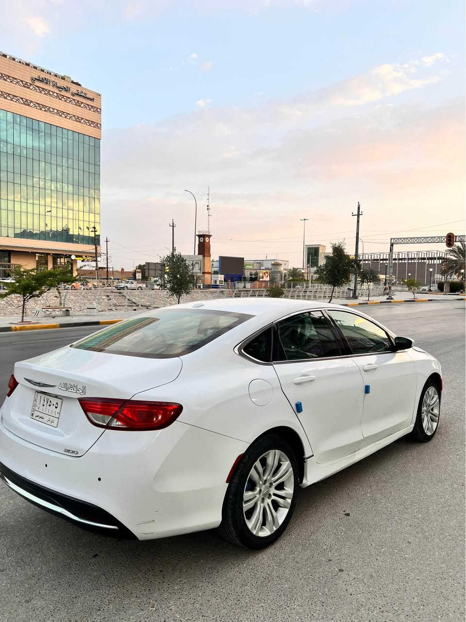 للبيع : كرايسلر C200
 موديل : 2015 
مكينه : 2400 / 4 سلندر 
كير : ماوس 9 سرعات  
تحويل ثاني يوم   
❗️حادث 3 قطع
(المواصفات)
1- شاشه
2- كامره خلفيه 
3- مصابيح  زنون 
4- تحكمات ستيرن
5- شاشه لعرض محتوى السياره بالكامل 
6- حساسات بالإطارات 
7- تدفئة + تبريد 
8- إضاءة LED
9- سستم صوت جداً ممتاز 
10- كشن السائق كهربائي 
11- شاشه تدعم  بلوتوث + راديو
12- مري الجانبيه كهربائيه 
13- دخول ذكي 
14- تشغيل بصمه 
15- مثبت سرعه
بعد بيه مواصفات
تخم تاير جديد 
بطاريه جديده 
***********
السعر : 83 ورقه وبيه مجال 
مكان : بصره البصرة, العراق
