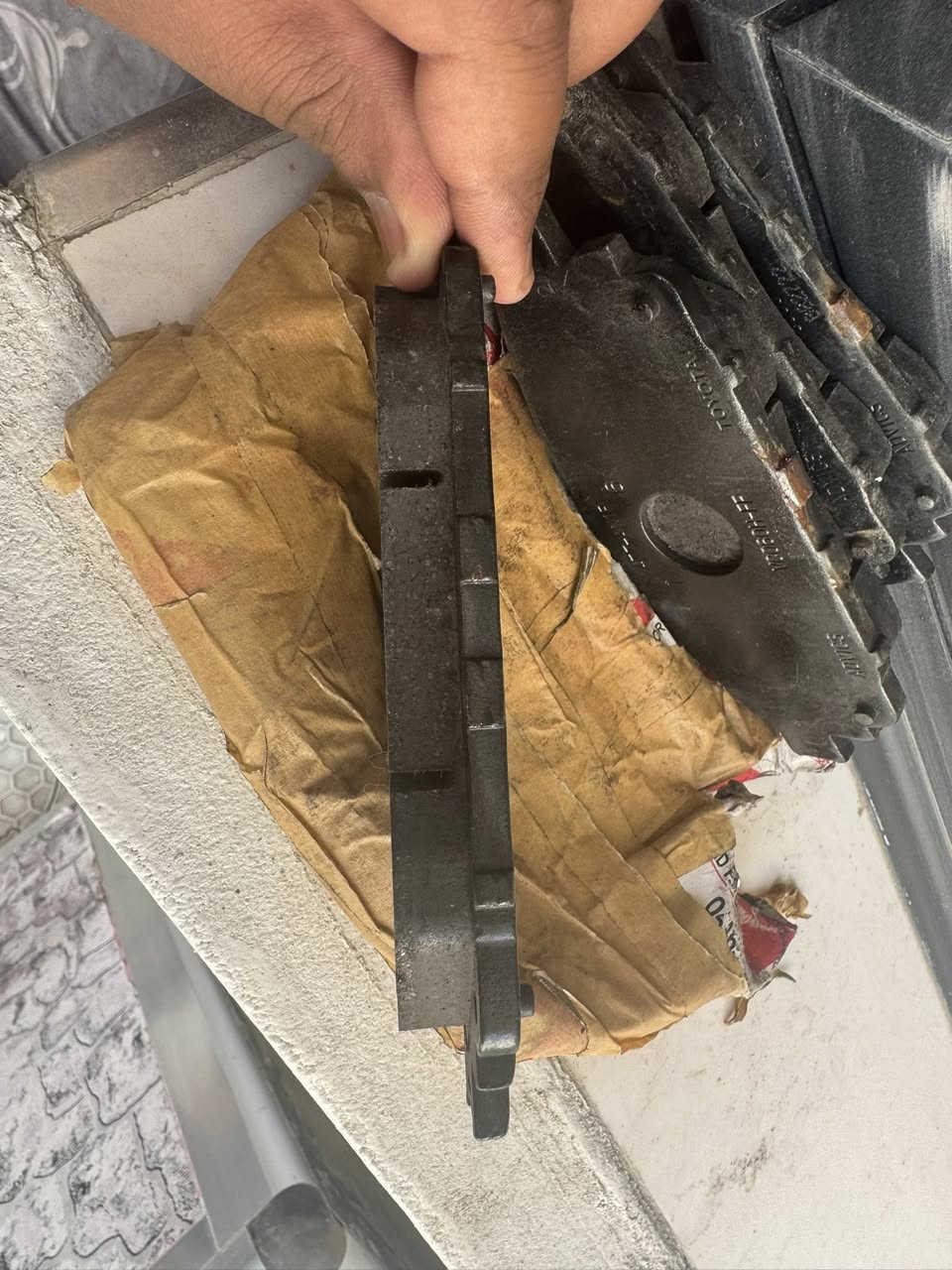 للبيع دسكات هايلوكس اصلي بسعر مناسب مكاني بغداد للتواصل ***********
