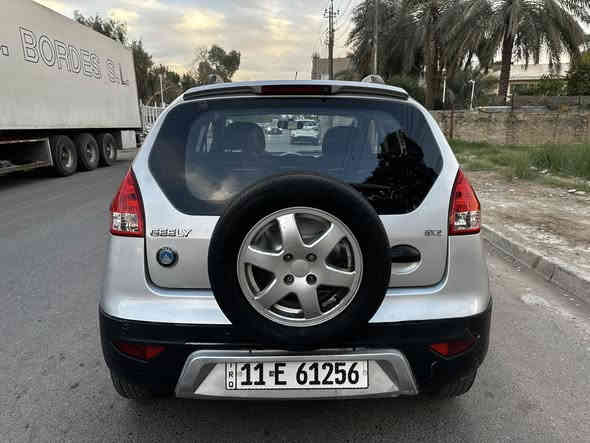 ***********
باندا كروز  2013  كير اوتو السعر 54 ورقة ماشيه 70 ألف رقم بغداد جديد  سنوية وهزة جديدة مشروع وطني باسمي بيها صبغ جاملغ سايق فقط سبب طخه خفيفة كير مكينة حداديه تبريد كله جديد مكان بغداد الصليخ ال 600  للاستفسار هذة رقمي ***********
