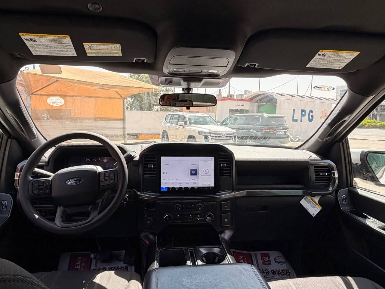 f150    شكل جديد 
2025 محرك  :-  2.700 
ماشي 4 الف 
باب طويل بدي قصير 
دفع رباعي ( دبل اكسل ) 
المواصفات 
شاشه جبيره 
كيج الكتروني 
٥ كامرات محيطيه 
حساس امامي خلفي 
نقطه العمياء 
لايت زينون 
بك لايت لد 
حادث  بدون صبغ 
باب و بودى تبديل نفس لون  
السعر 31000 $ وبي مجال بسيط 
العنوان اربيل شارع ١٠٠ 
*********** أربيل, العراق
