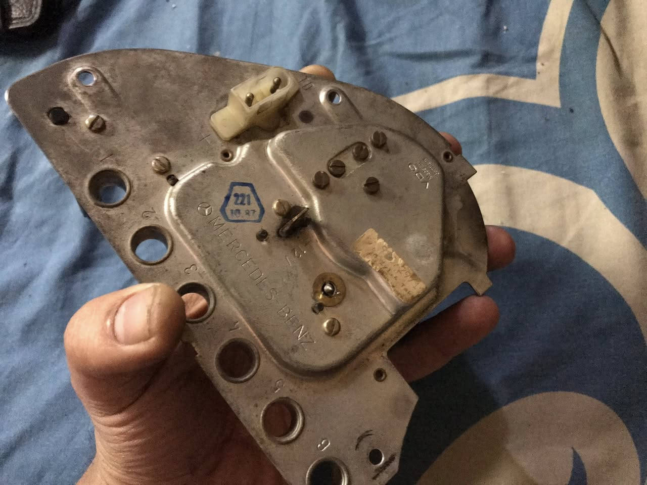 عرض نار🔥 
كيلومتر +رون مارسدس جامبو 300SE
سعرهن 40الف قفل 
شغالات لوك شرط الفحص 
عنوان بغداد ألشعب 
***********
