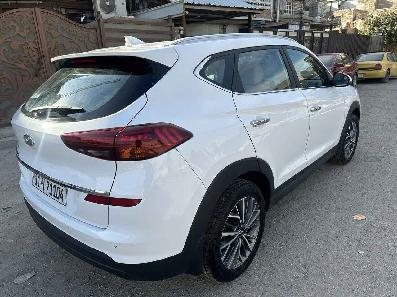 توسان 2020 خليجي كوري اصلي
كفالة عامة ماشية 85 الف كيلو 

بيها رصعة  صغيرة بين الباب الخلفي والجاملغ وتكحيل بسيط 

فول عدا البنوراما 

بصمة 

هند بريك بالرجل 

لايت خمس عدسات 

لد امامي  

باسمي شرط التحويل 

هزة جديدة 

السعر 207 وبيها مجال بسيط 

السيارة بالزعفرانية 

***********
