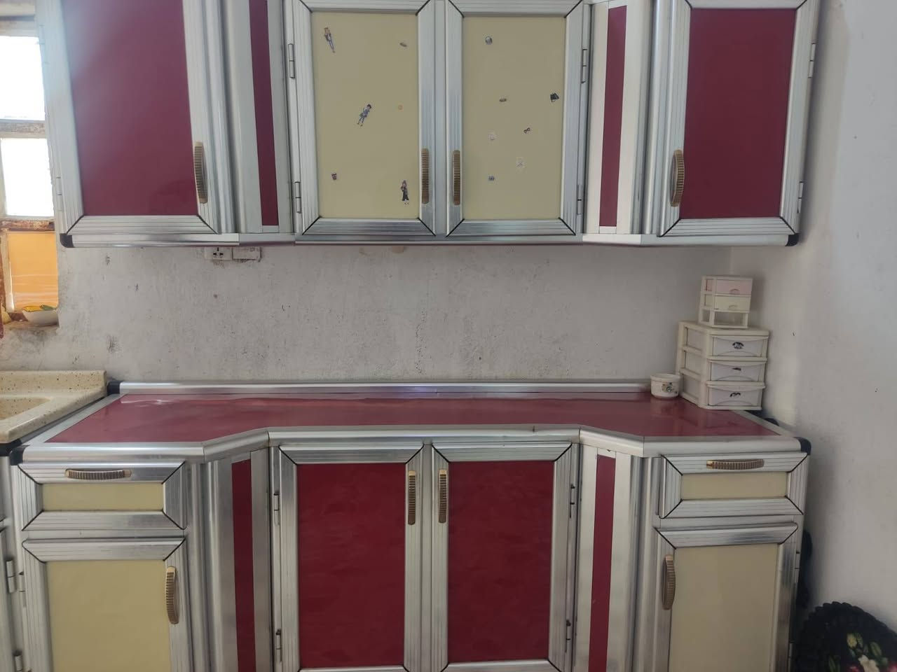 السلام عليكم كاونتر وثلاجه للبيع
كاونتر 250
وثلاجه 150
استفسار ع رقم / ***********
