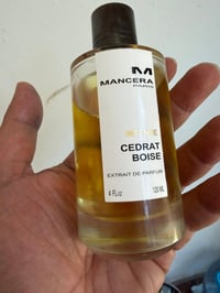 عطر مانسيرا اصلي ١٠٠٪؜ وكالة شهيره مستعمل قليل خاص أو اتصال ٠٧٧٠٥٣٦٣٨٤...
