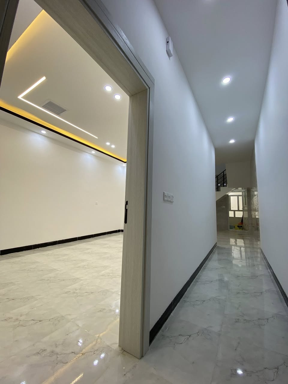 دار للبيع مودرن فول الفول طابو صرف سعر مناسب جدا حي الخمسه وخمسين قرب جامع الراشدين بل بدايه مساحه الدار 100 متر تفضل خاص او اتصل على الارقام التالي او راسل واتس اب
***********
