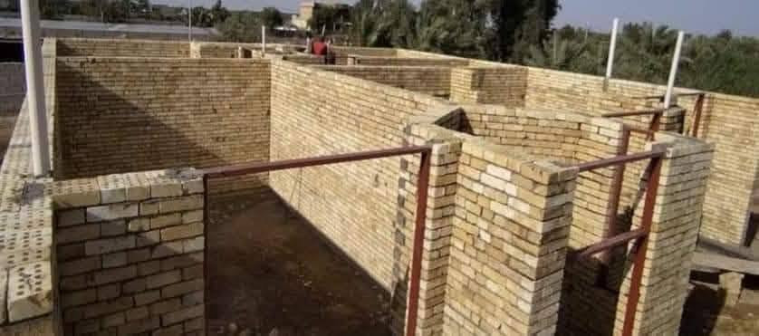 بيت هيكل بدون سقف 
بناء جديد بشرافي وخارطة حديثة 
مساحة 204متر 
جنس الأرض طابو زراعي سند 25
يحتوي على:
1-استقبال 7ونص في 4
2-صالة مفتوحة على
 المطبخ 4في 5ونص
3-غرفة ماستر 4ونص
 في 5ونص تقريبا 
4-غرفة 4في4
5-مطبخ 5 تقريبا في 3 مفتوح على الصالة
6-منور داخلي 
7-صيحات في المنور 
8-صحيات خارجية 
9-ساحة 7في 4ونص

السعر عارضه ب59 وبيه مجال

العنوان الصويرة زراعي حي الأسرى 
مقابل شارع الكفيل 
قرب جامع الامام علي عليه السلام 
للاستفسار أتصل على
***********

***********

غير متواجد على النت
