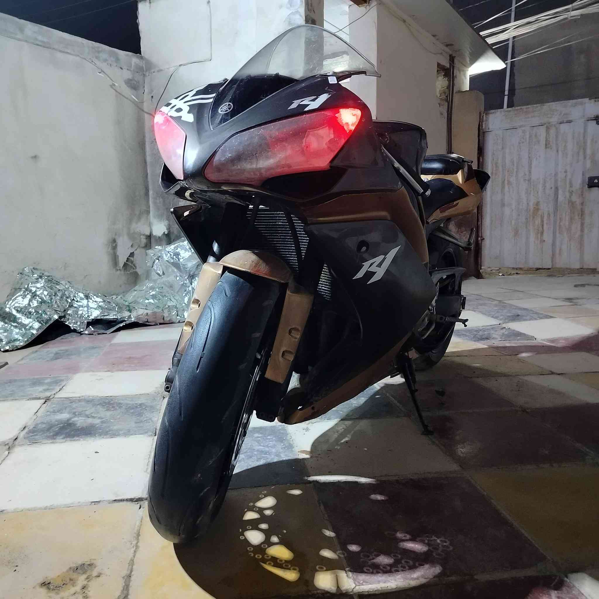 السلام عليكم
للبيع بطح YAMAHA R12007 رقم وسنوية مكينة ناعمة وصافيه كهربائيات شغاله عالفحص الدراجة كامله 
مكاني حلة مركز *********** موجود خاص 
سعرهه مناسب لان مستعجل
