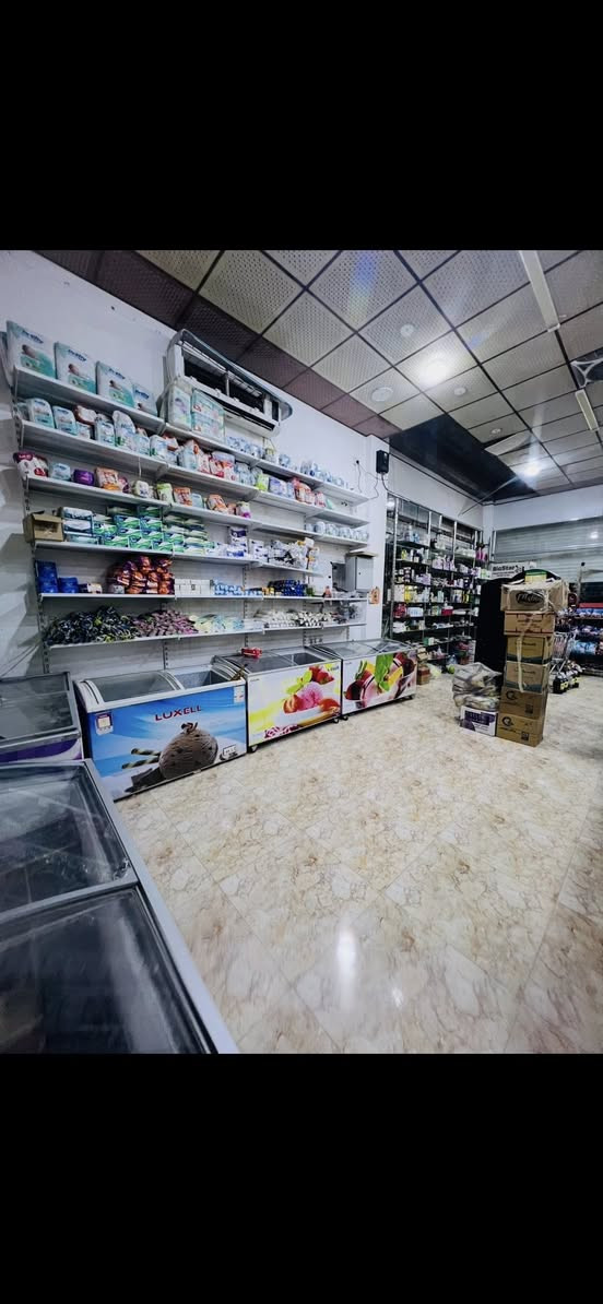 سلام عليكم سنتر لبيع  مساحته 250 متر  سنتر كلش حلو مكان سنتر بصره ابو خصيب حي عسكري مقابيل محكمه  ول بلديه ***********
