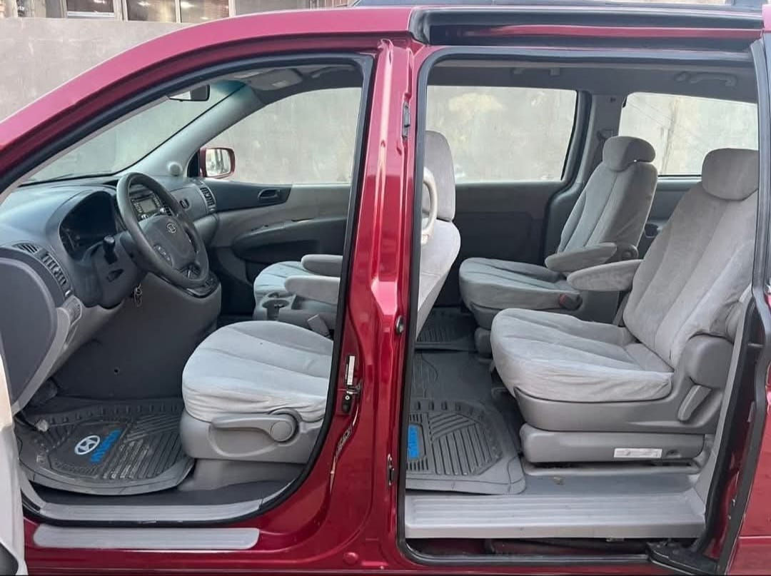 سيدونا مريكي موديل ٢٠٠٩. دخولها كلين بدون حادث بسمي تقريرها عندي بيها رشات صبغ سيارة السعر ١٣٥ وتساب موجود  رقمي ***********  رقمها بغداد
