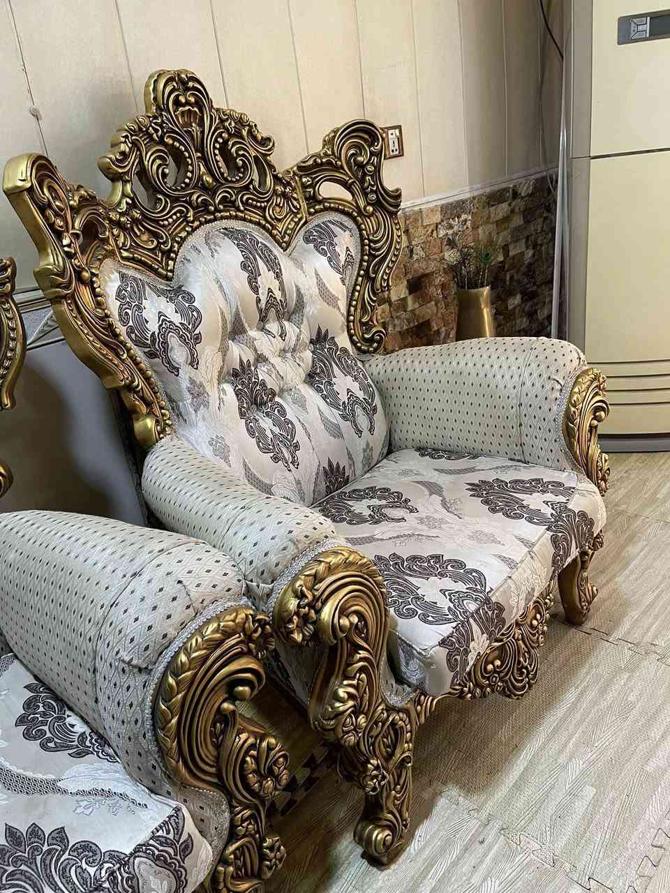 تخم ملكي تصميم ايطالي وصناعة تركيه نظيف جداً اثنين قنفات مع ٤ كراسي مع ٣ طبلات  مكاني بغداد سعره ٨٠٠ وبي مجال


**إذا كنت صاحب هذا الإعلان وتريد حذفه لأي سبب، رجاءا أرسل رسالة إلى الدعم الفني**