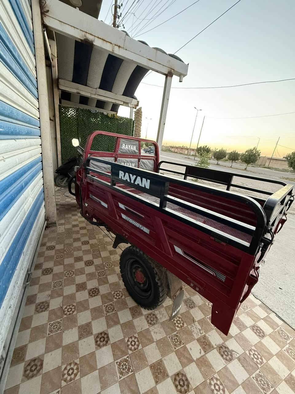 سلام عليكم للبيع ستوته شحن الريان موديل ٢٥ الحجم الكبير بطاريات كبار عدد ٦الستوته نضيفه واستعمال كشر تايرات بطاريات كله على البلاد مابيها اي خياس جديده بمعنى الكلمه السعر مليون و ٤٥٠ وبيها مجال للاستفسار خاص او على الرقم *********** مكاني بغداد سبع البور
