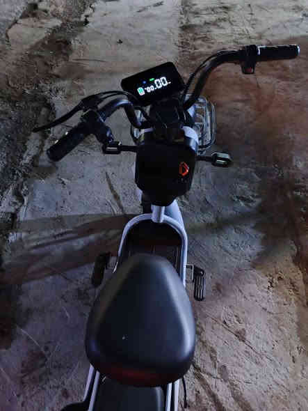 السلام عليكم عندي دراجه شحن حجم 14 بصمه وسويج شاره يمنه يسره لايت عالي ناصي مسجل كير ثلاثة  نمرات هورن ستانين ربعه بطاريات سرعه 99 مفوله من كال شي ما داخله تصليح بعدهي جديده سعره 400 العنون بغداد ابو دشير شارع صيرفه رقم هاتف ***********//***********
