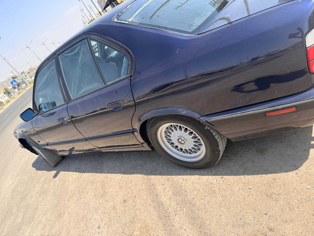 BMW 
موديل 90 كير محرك شرط رقم سليمانيه الجديد شرط التحويل بطاقة بانزين بي سياره جاهزه ربع ماتصرف عليها تايرات تبريد ثلج السياره صبغ عام بدون حادث بس يحتاجله بوليش محرك 525 مسكر للاستفسار اكثر *********** السعر 68 وبي مجال بسيط حگ الجيه كركوك, العراق
