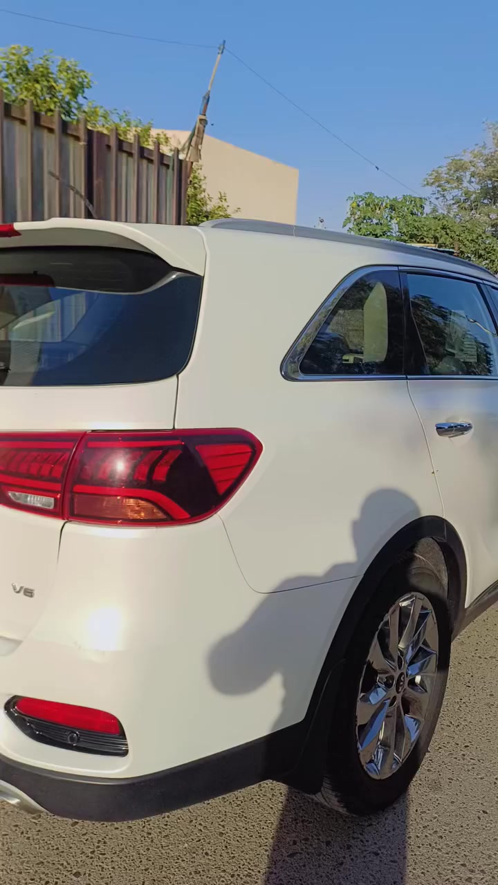 السلام عليكم
سيارة نوع سورنتو خليجي موديل2019 رقم بغداد بأسمي 
موصفات عده البنراما سياره 6 اسلندر 3300محرك سبعة راكب 3 قطع تبريد مري شفط جنطة كهربائي  كامرة حساسات  شاشة كبيرة كشنات جلد شحن واير ليس السيارة 
السيارة جديدة ماشية120
كير مكينه حدادية و تبريد كفالة السعر 255
العنوان محمودية
رقم الهاتف***********
