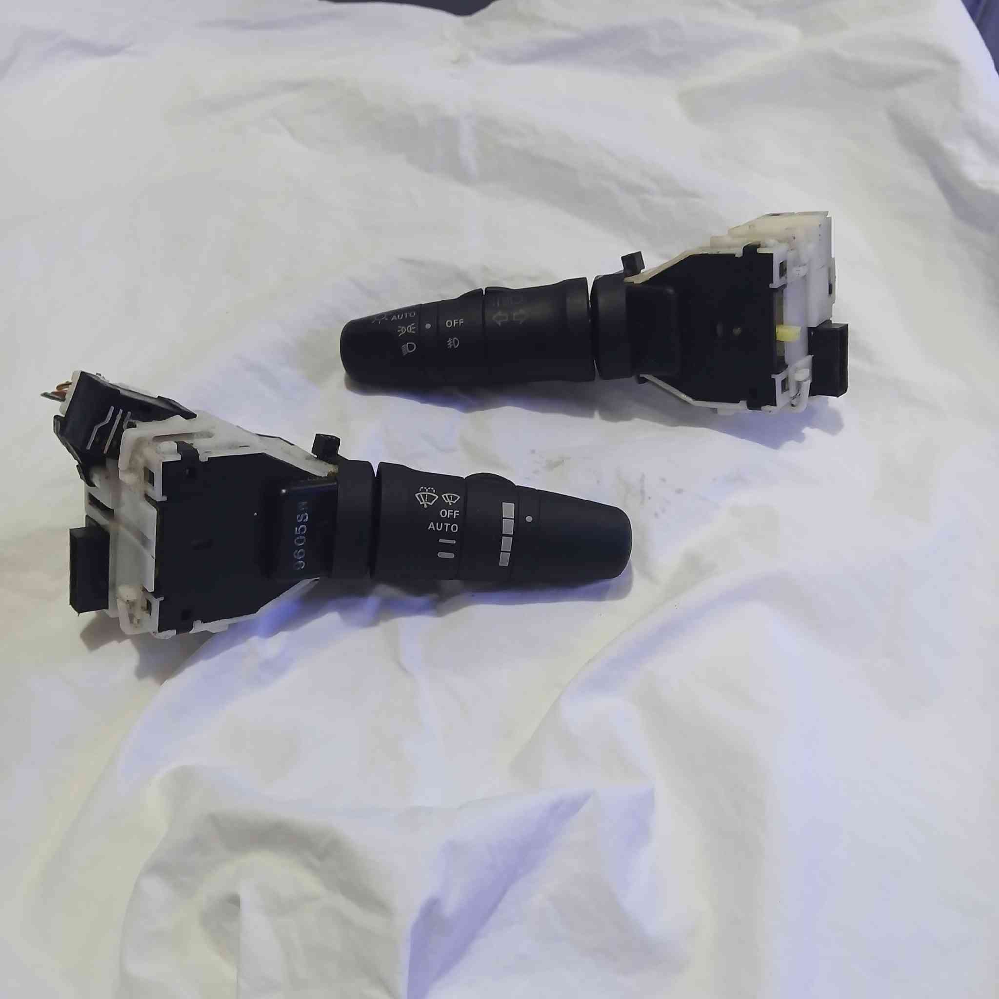 سلام عليكم يدات ماسحه او اشاره نيسان نيفاره البيع 
سعر زوج 25 الف
سعر تك 15 الف
يوجد خدمة توصيل لجميع المحافظات العراق 
رقم واتساب 
***********
