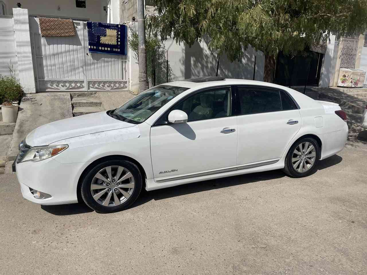 سلاو ئةفلؤن ساخ ساخ2012 مانكي 8 قةباخ رةشي ليميتدفول فول خةلچيه بةسمة پةردة كوشين ساردو گةرم عام چةلتينه بةس بي زةربة سةياركة لؤك لوكه 100هةزار هةقيقي چووه بةشةرتي هةموو كياني گيرو مةكينةي لوك لؤك 
سعري 98كةلا كؤتاي لة كةلارة 
***********
