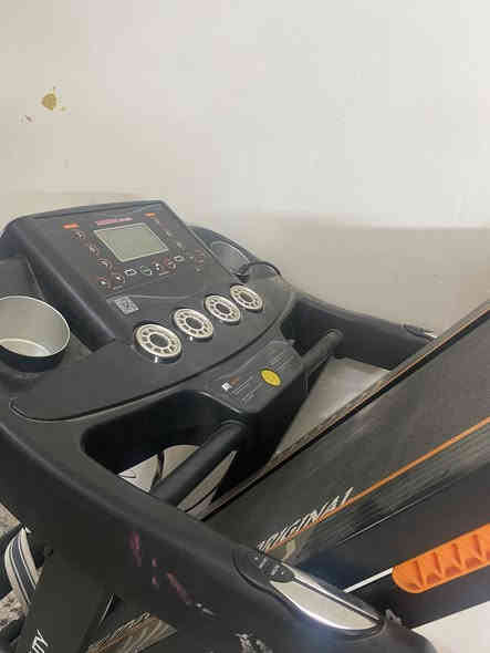 جهاز جري رياضي للبيع 320 الف ،استعمال قليل جداً 
للاستفسار ***********
