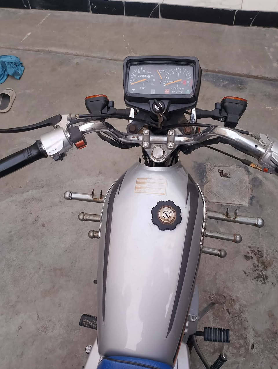 سلام عليكم دراجه  جني  عدله موديل ١٦ أوراق كامله العنوان بهرز السعر ٣٥٠   بيه مجال الرقم الهاتف ***********
