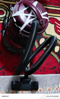 البيع مكنسة كهرباء شغالة مابيهة شيء بس كسر بصيط بل قبق بس شغالة مابيهة...