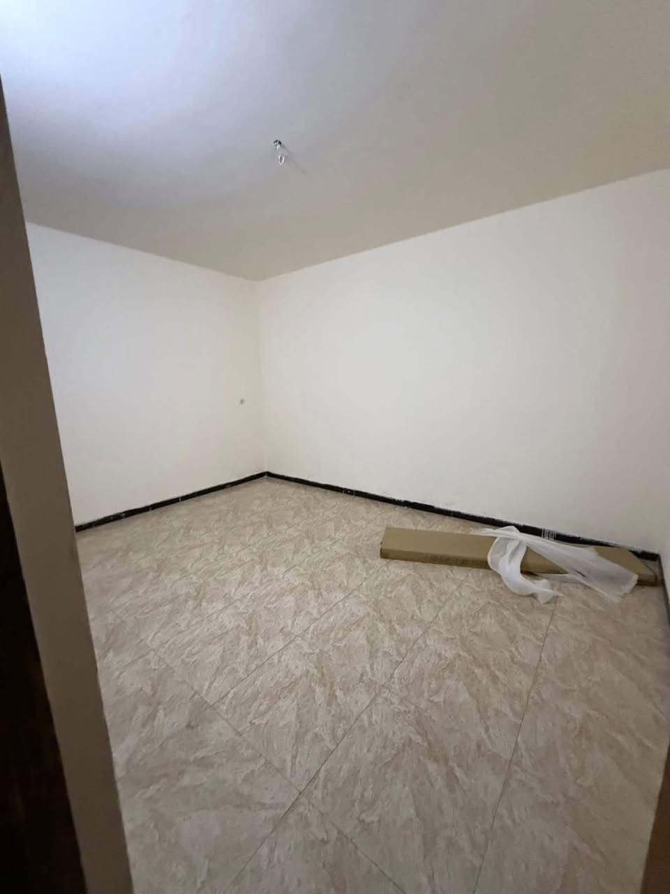 للأيجار في السيديه
بيت مساحة 150متر
طابق ارضي يحتوي عل غرفتين نوم وصالة وملحقات
السعر 750
***********
***********
