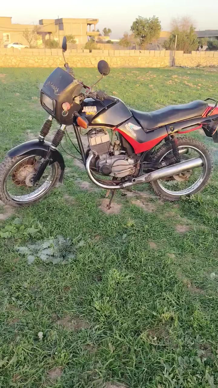 السلام عليكم موطور جاوه نضيف كلو بلادي الطبگ الجوه ما مفتوح بس الفوگ ومبدل بس رنگات بساتم بلادي ما مصبوغ صبغ الشركه ب٧٠٠ الشراي يتصل *********** جنوب الموصل قرية البكر
