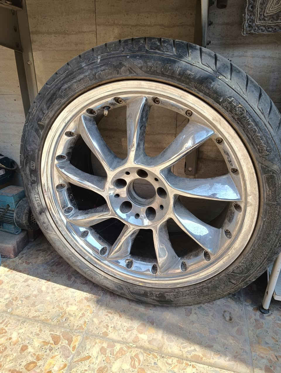 السلام عليكم
سبير مارسيدس E200
سعرة 250الف وبي مجال جدا بسيط
ومعروفة اسعار الجديد شكد 
عنواني الشعب البنوك
***********
