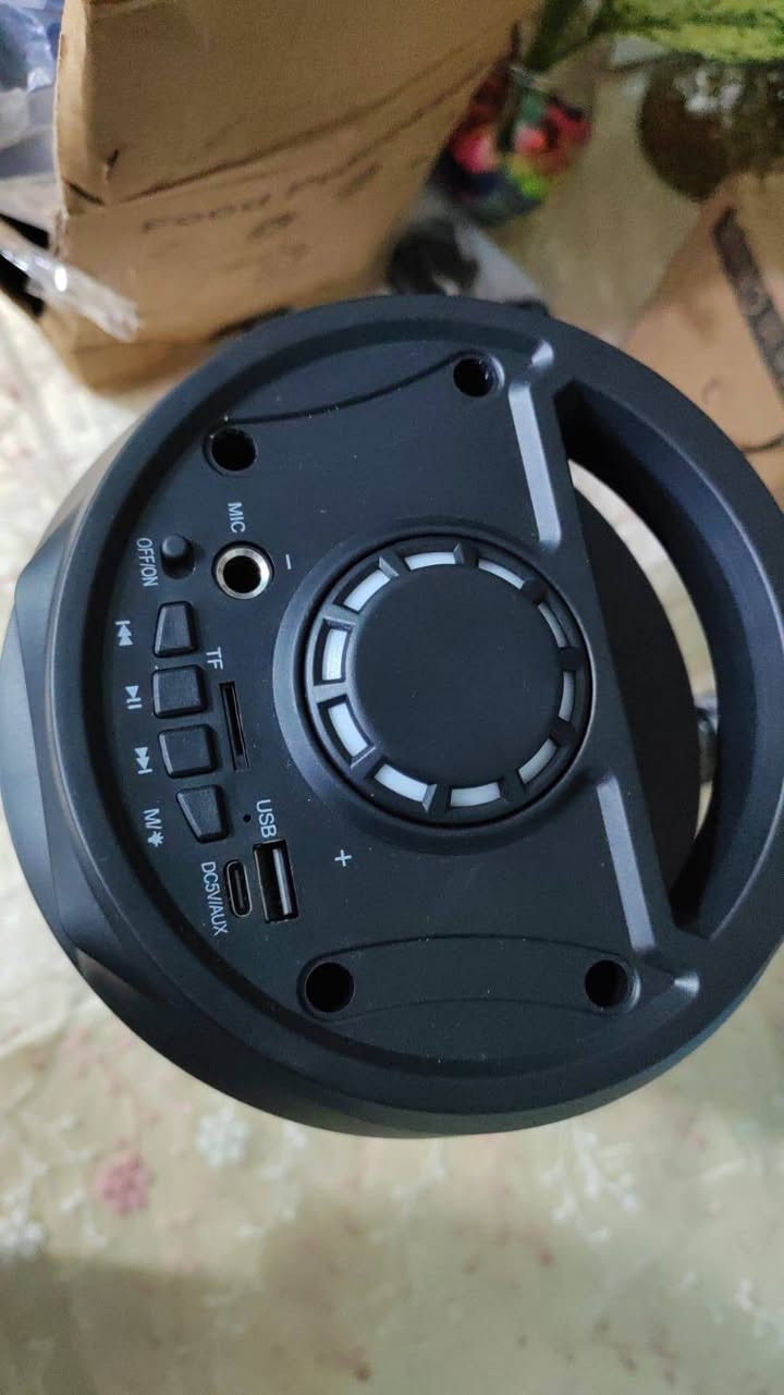 مكبر صوت شحن بشاحنة تايب سي وراديو ، او اكس ، مايك ، مدخل يو اس بي ، نشره، بلوتوث ، شاشة ، مع ملحقاته ، جديد كارتون
ما مستخدم.
سعره مع التوصيل 25000 الف كافة محافظات العراق.
***********
