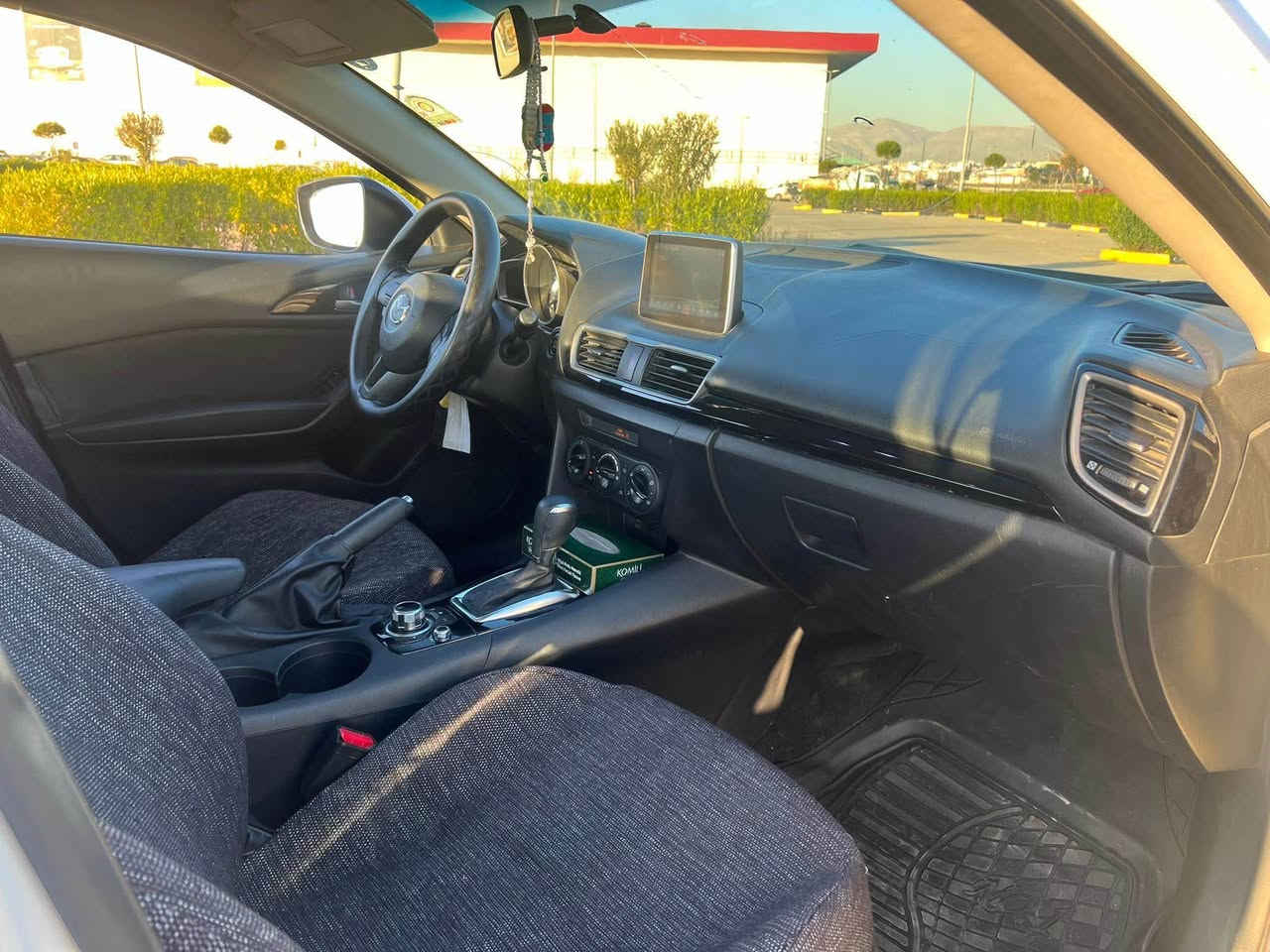 Mazda 3 2016 
مواسەفات ئەمریكی
سەنەوی تا 2028 تازەیە
ئێرباگی تەقیوە و سیستم كراوەتەوە
مەكینە و گێڕ و تەبرید بە شەرت
تەنها سێ پارچەی پێوەیە
لە سۆنەرەكە دەركەوتوە
سەیارەكە هی مەعرەز نیە 
فول فول مواسەفاتە تەنها سڵاید نیە
بەسمە 
شاشە گەورە و كامێرا
چوار جام كارەبا 
ABS
ئاوێنە كارەبایی و دژە فول
سوكان ڤۆلیۆم
مەكینە 20 ، بێ تۆربۆ
ڕەقەم سلێمانی
نرخ - ( 104 ) وەرەقە و كەمێك مەجال
بۆ پەیوەندی كردن ( *********** )
شوێن سلێمانی السليمانية, العراق
