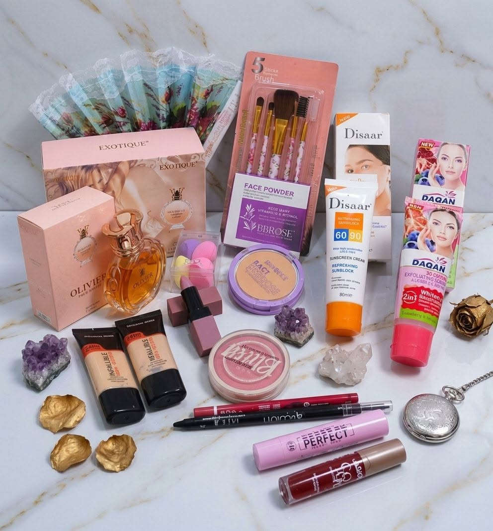💄 باك مكياج متكامل لكل سيدة تبحث عن الجمال والأناقة! ✨
استفيدي من باك مميز يجمع أهم فيه 15 قطعة مستحضرات التجميل والعناية في عرض واحد، مناسب للاستعمال اليومي أو كهدية راقية.
محتويات الباك: 🌸 عطر نسائي. 🖌️ طقم فرش مكياج (5 قطع). ☀️ كريم واقي من الشمس Disaar SPF 90. ✨ كريم تفتيح DAOAN. 🎨 كريم أساس (2 قطع). 💗 بودرة مضغوطة للوجه. 🌺 بلاشر. 💄 أحمر شفاه. 👁️ ماسكارا. ✏️ قلم تحديد الشفاه. 🖊️ قلم كحل. 🧽 إسفنجة مكياج (Beauty Blender). مع مروحة يدوية🪭🪭🪭 
🎁 باك متكامل يمنحك كل ما تحتاجينه لإطلالة أنيقة ومشرقة، بجودة ممتازة وثمن مناسب. مناسب كذلك كفكرة هدية مميزة.


**إذا كنت صاحب هذا الإعلان وتريد حذفه لأي سبب، رجاءا أرسل رسالة إلى الدعم الفني**