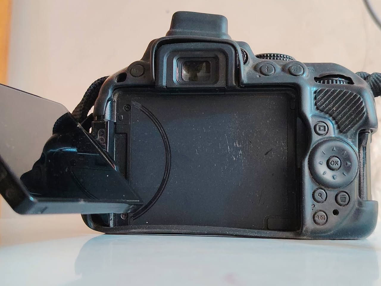 كاميرا نيكون ٥٣٠٠ كامله ملحقاتها السعرى٣٥٠ اكو توصيل كافة المحافظات *********** وتساب
