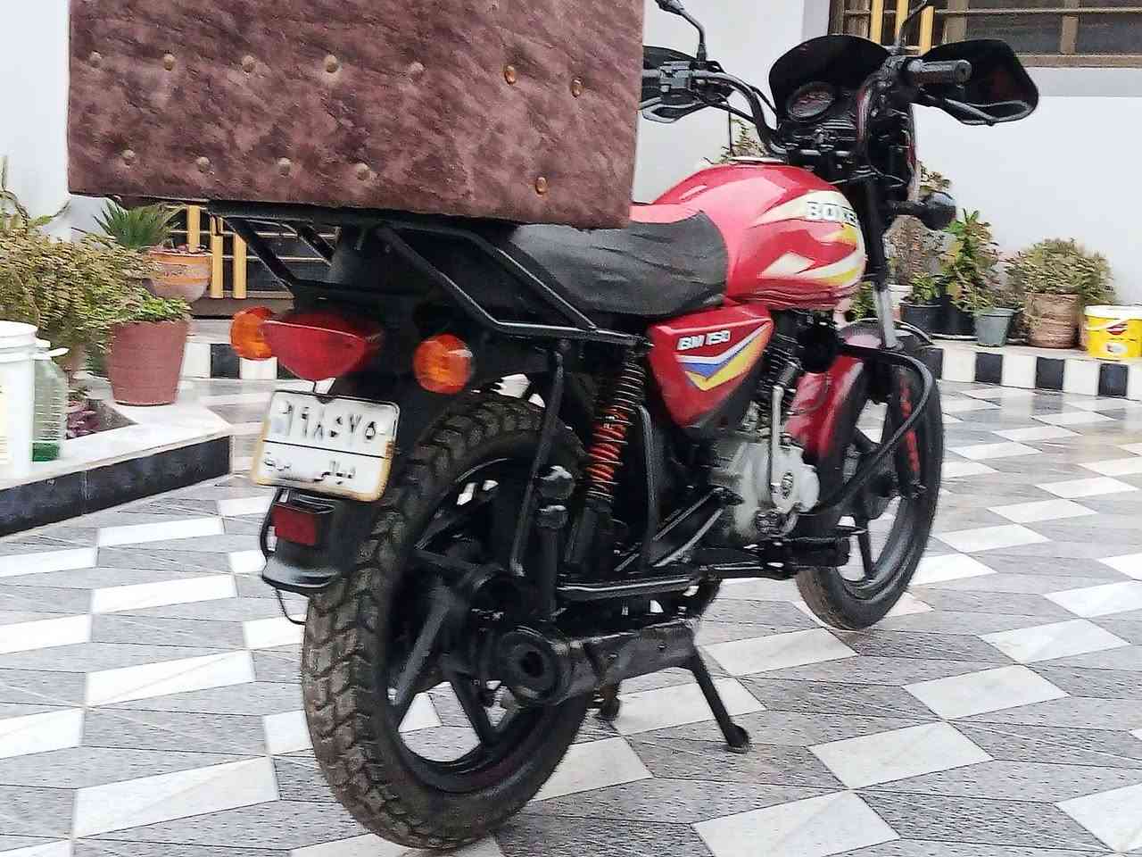 اسلام عليك دراجه بوكسر موديل2019مجفته جديد رقم ويه السنويه دراجه نضيفه او نصبته حلوه او هاذه رقمي***********
