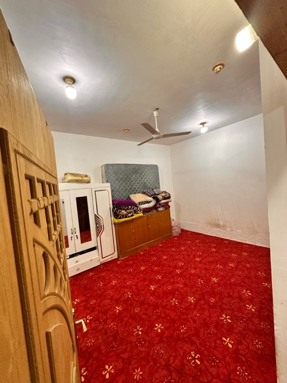 حله السياحي مكتب عقارات القيسي 

ما هي مساحة البيت الكلية؟: 
200متر 
كم عدد غرف النوم والحمامات؟: 
غرف نوم 2
حمامات واحد داخلي واحد خارجي 

موقع البيت بالتحديد؟: 
الحله السياحي قرب مكتب عقارات القيسي 
سعر البيع المطلوب؟: 
80000000
هل هناك تسهيلات في الدفع؟: 
حسب الاتفاق 