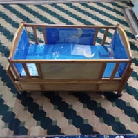 كاروك  طفل  خشب  نظيف جدا   وبي مجر للغراض للبيع للاستفسار ٠٧٧١٣١٣٤٩٦٢...