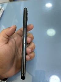 11 برو ماكس للبيع مبدل بطاريه100 اصليه فيس ايدي لمس كامره صوت كله شغال...