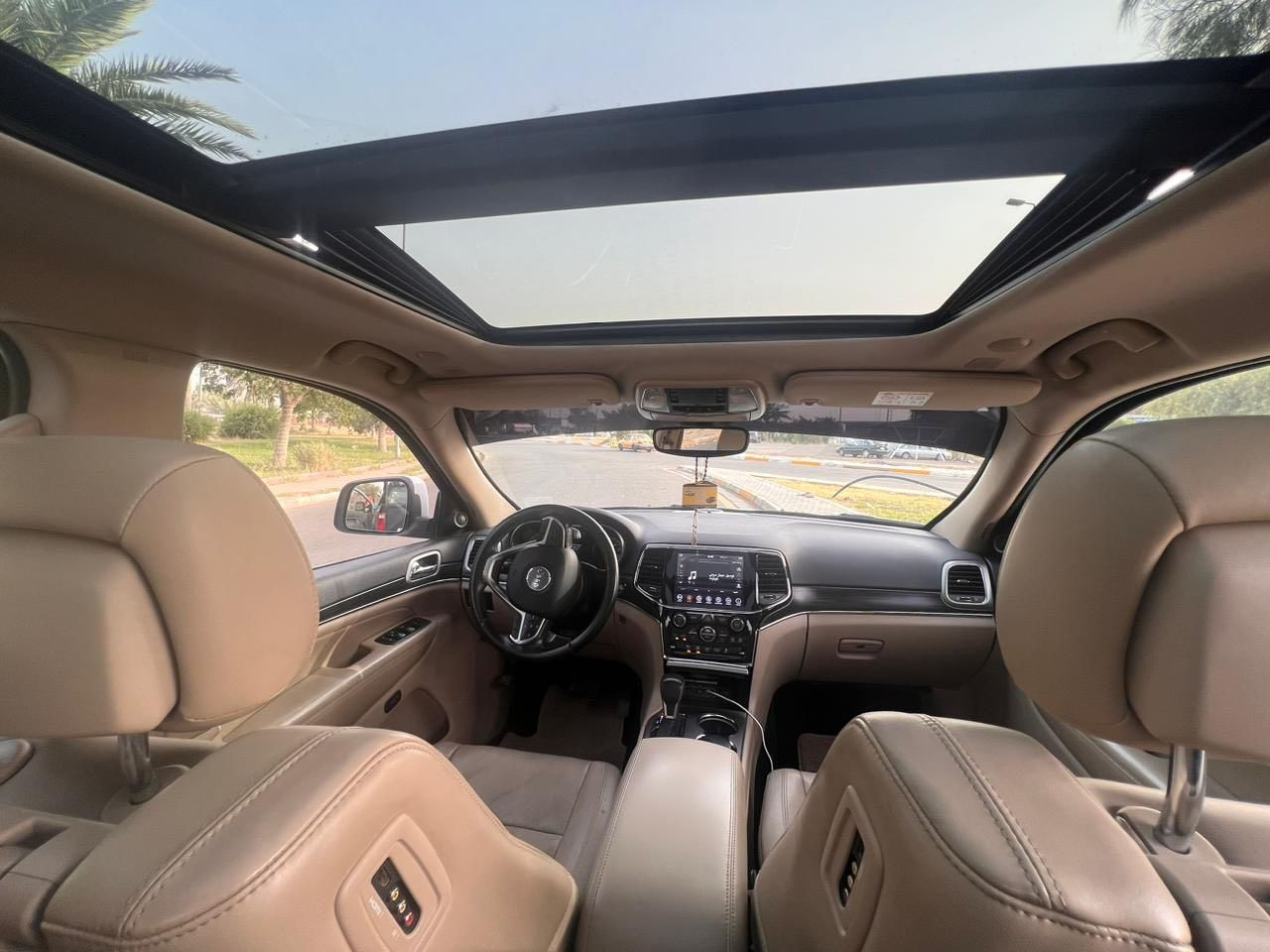 السلام عليكم
جيب ليمتد فول مواصفات 
رقم بغداد الجديد 
سنوية جديدة 
هزة جديدة 
يعني ابد ما اتعبك بيها 
موديل 2019
 كفالة عامة من الشخط فقط بيها بارد بالباب الخلفي اصبعين كلش صغير و مرجعه ب ايدي بارد و مكحل 
* محرك 6 V
* رادار امامي مع مانع تصادم . 
* تحذير الخروج عن المسار . 
* دفع رباعي 4x4 
* المقاعد الأمامية كهربائية .
* ذاكرة لحفظ وضعيات الجلوس . 
* المقاعد الأمامية  تبريد وتدفئة . 
* المقاعد الخلفية مع تدفئة . 
* انظمة القيادة .
* نقطة عمياء ..
* مقود السائق كهربائي . 
* تدفئة ستيرن . 
* سقف بانوراما .
* شاشه كبيرة مع نفكيشن GPS . 
* كشافات ضباب بروجكتر زنون . 
* تشغيل عن بعد .
* صندوق كهربائي .
* حساسات أمامية . 
* حساسات خلفية .
* كاميرا خلفية .
* مرايا متحسسه للضوء العالي . 
* محدد سرعة . 
* نظام بريك اوتماتيكي ( Auto Break System ) .
* شاشات 
* رادارات .
* المسافة المقطوعة 63,000 كيلو متر 
* وبعد هواية مواصفات .
———————-
* السعر 31,000 وبيها مجال 
السيارة جديدة و نظيفة بمعنى الكلمة
مكاني بغداد زيونة 
اي استفسار اني خادم 
***********
