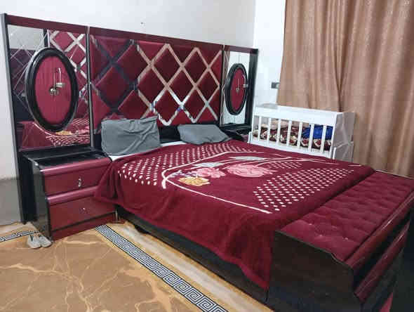 السلام عليكم غرفه نوم تركيه للبيع 9 قطع جديده سعره 600 وبي مجال اتصل *********** 
مكان ديالى قره تبه
