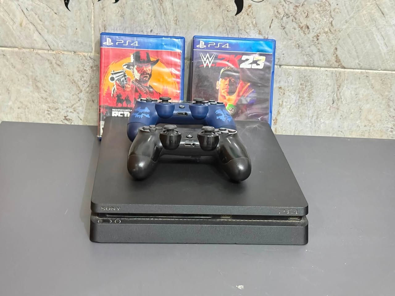 Ps4 slim online
للبيع نظيف جدا برغي ممفتوح بي 
ذاكره ٥٠٠ كيكا مع ٢ جوزتك ولعبة ريد ديد ٢ وWWE23 وحساب يحتوي على لعبة فيفا ٢٢  
السعر ٢٧٥ وبي مجال بسيط
واسط /قضاء الحي 
يوجد خدمة توصيل لجميع المحافظات
***********
