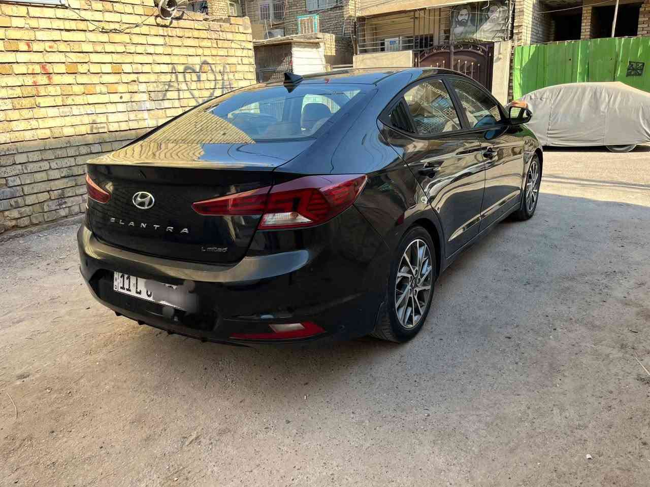 السلام عليكم للبيع الانتراموديل 2019 رقم بغداد  فول رقم بغداد بسمي أنكليزي فول مواصفات وارد كندي 
. المواصفات ………..
 فتحه سقف اسلايت
 بصمه تشغيل 
بصمة صندوق 
 بصمه أبواب  
 رادار امامي وخلفي 
 كشنات تدفئه
 رادار جانبي 
 ويلكب كروم بلادي 
 لايتات عدسه 
 تحديد مسار 
 مثبت سرعه 
 وقوف ذاتي 
 مانع اصطدام 
 شاشه ثلاث انضمه (سمارت - نورمال-سبورت) 
 كامره دوارة 
ماشية 94 كيلو متر 
شاشة كاربلي 
محرك دوش  
مكان السيارة بغداد 
السعر114 وبيها مجال 
للاستفسار
  ***********
العنوان بغداد ابو دشير
