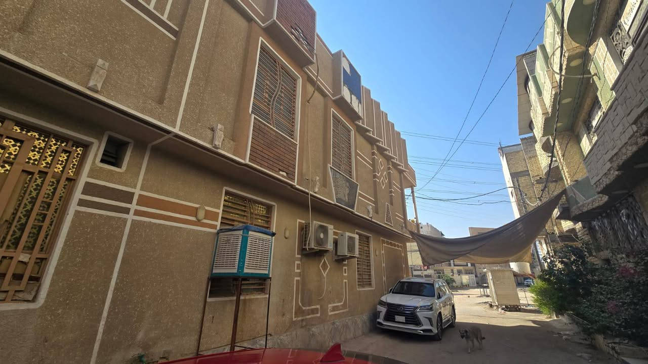 اسلام عليكم بيت للبيع
ركن جبهت البيت10 نزال 90

 4غرف نوم صيحات عدد2

 مطبخ صاله وستقبال يصلح 

حسينيه 220قابل لتفاوض

موقع البيت قرب مستشفى الكفيل 

اي استفسار***********
